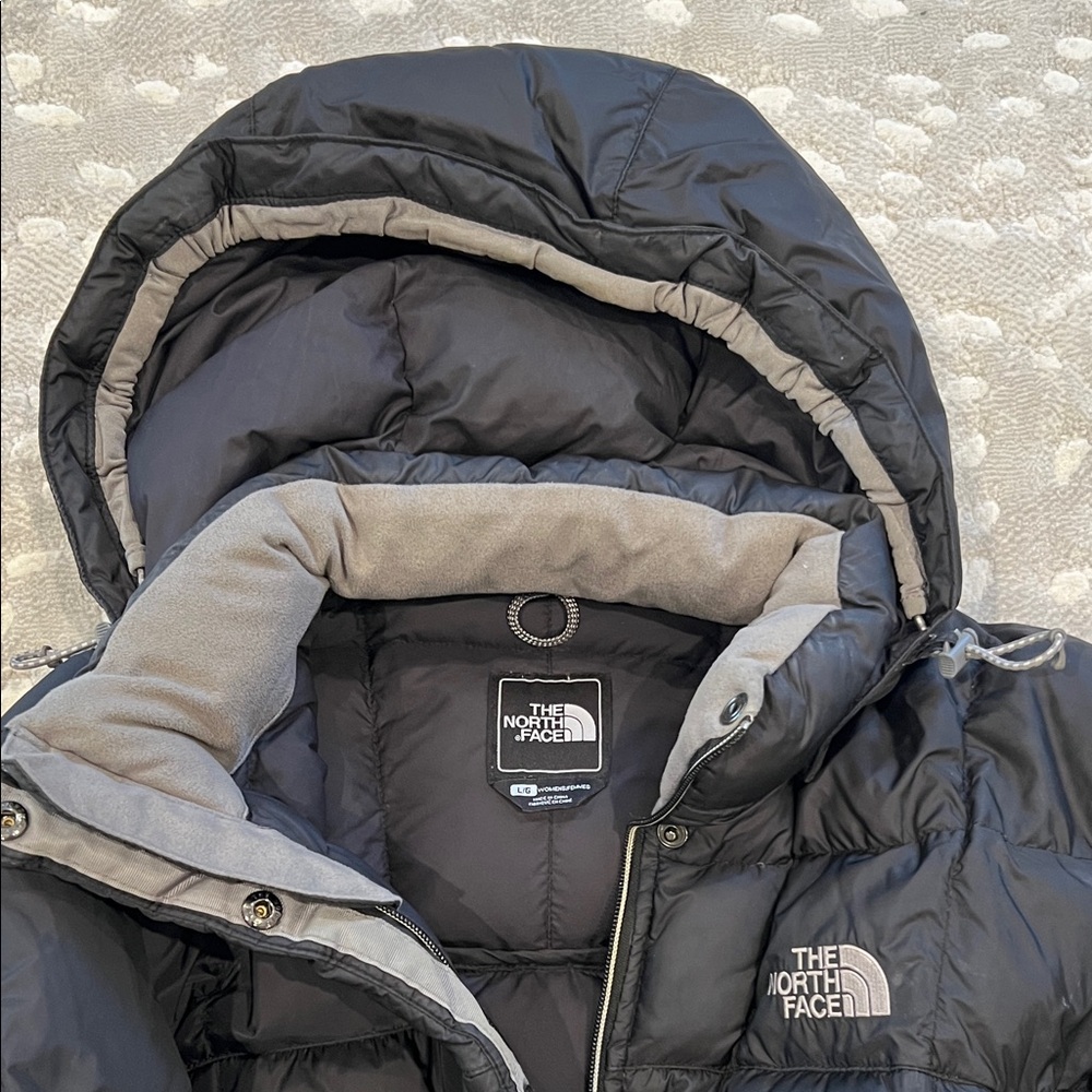 The North Face 600 Women’s Charcoal Puffer Hooded Jacket